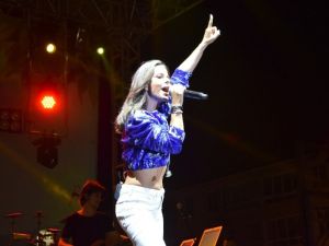 Simge Tekirdağ’da sahne aldı