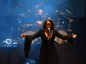 Şebnem Ferah şarkılarıyla coşturdu