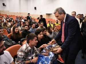 Hoca ile öğrenci arasındaki duvar Ege’de kalkıyor