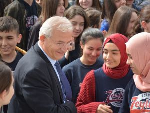Burs almak isteyen üniversiteliler TOREV’e koşuyor