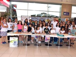 İlmek ilmek dokunan halılar görücüye çıktı