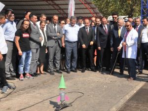 Pazarda esnaf değil öğrenciler tezgah açtı