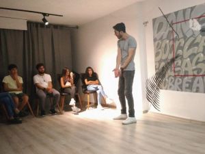 Oyuncu Çağrı Öztürk İzmir’de oyuncu adayları yetiştiriyor