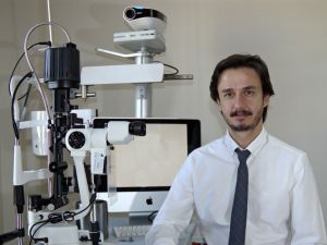 Doç. Dr. Çağatay: "Göz kapağı düşüklüğü basit bir estetik sorun değil"