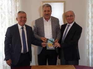 Egeli akademisyenler ’Tıp Bilimine Yön Veren 100 Türk’ listesinde