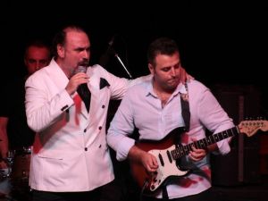 Ünlü Tenor Hakan Aysev büyüledi