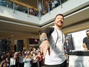 Sinan Akçıl: "Dolara karşıyım TL ile alışveriş yapıyorum"