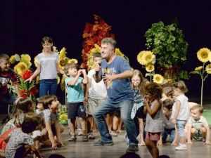 Büyükşehir usta tiyatrocu Veysel Diker’i Aydınlı çocuklarla buluşturdu