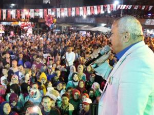 Ramazan Çelik, Ormanlı Fındık Festivali’nde hayranlarını coşturdu