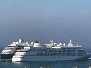 Kuşadası’na iki gemiyle 1605 turist geldi