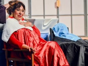 Ünlü oyuncu Melek Baykal hastaneye kaldırıldı