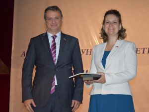Fizik Profesörü Dr. Demirköz, Ahmet Yesevi Üniversitesinde konferans verdi