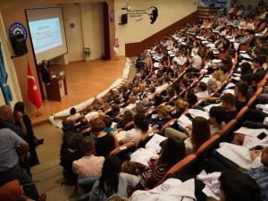 Egeli diş hekimi adayları beyaz önlüklerini giydi