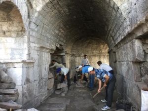 Aigai’de bulunan 2 bin 200 yıllık yapı hayranlık uyandırdı