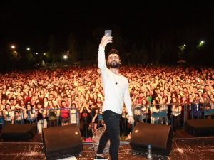 Emre Kaya yeni şarkısı için stüdyoya kapandı