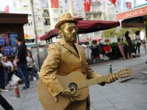 Karşıyaka Çarşısı sanatla renklendi