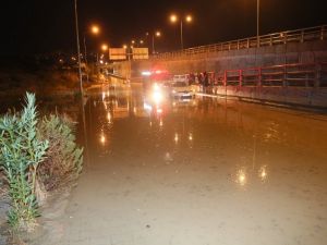 Kuşadası fırtınayı atlattı yağmura teslim oldu