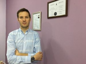 "Fast food gibi ağırlıklı beslenme erkeklerin meme bölgesini büyütüyor"