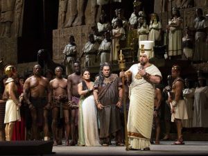 Met Opera Aida ile sezonu açıyor