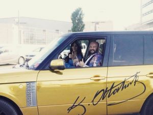 Altın sarısı renkli lüks araç, sosyal güvenlik Uzmanı Erhan Nacar’a ait