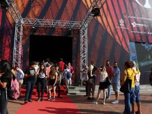 Cem Yılmaz’ın Antalya’daki söyleşisine yoğun ilgi