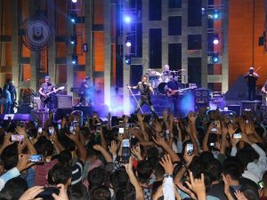 Kıraç Şanlıurfalı hayranlarıyla buluştu