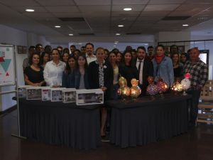 İEÜ Meslek Yüksekokulu’ndan "Merhaba"