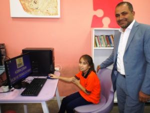 Alaşehirli öğrencilere Bilim ve Teknoloji Sınıfı