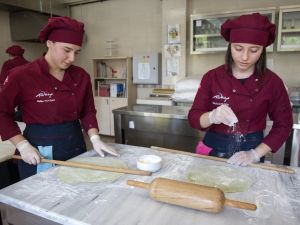 Külliye’nin mutfağı öğrencilere emanet