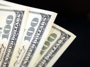 Cari fazla sonrası dolar sert düştü