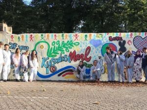 Kuşadalı gençler, Marl ve Kuşadası için barış güvercini çizdi