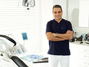 Esmer tenlilerde diş eti rengine dikkat