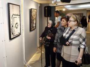 Kumaş ve akrilik estetiği sergisi