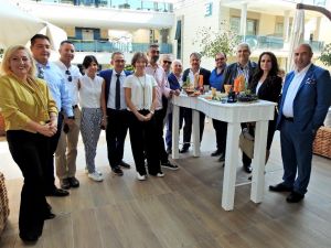 Çeşmeli turizmciler sezonu değerlendirdi
