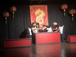 Tiyatro TAM’dan izleyiciyi içine çeken oyun: ’’Altın Ejderha’’