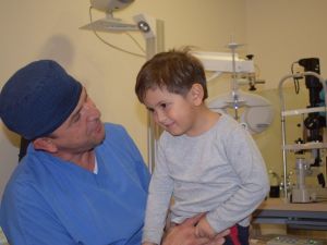 Gözyaşı kanalı ameliyatı olan minik Orhan: "Anne artık kimse benden kaçmıyor"