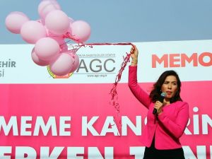 Şarkıcı Burcu Güneş’ten ’Pembe konser"