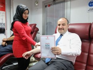 Bakan Varank ilik donörü oldu