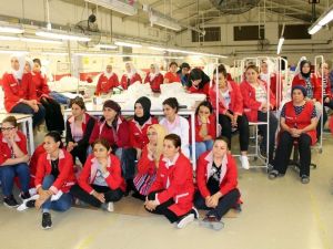 Tekstil çalışanı kadınlara kanser anlatıldı