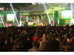 İzmirliler Teomanla Yeni Yıla Merhaba Diyecek