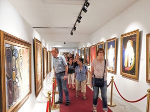 “KKTC’ye gelirken böyle bir koleksiyonun varlığını hayal bile edemezdik”