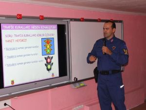 Çeşme’de jandarma trafikten öğrencilere ders