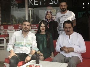 İbrahim Tatlıses hayranlarına çiğköfte dağıttı