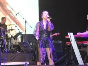 Zeytinyağı Festivali’nde Tuğba Yurt coşkusu