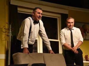 Manisalılar ‘Kaç baba kaç’ oyunuyla güldü