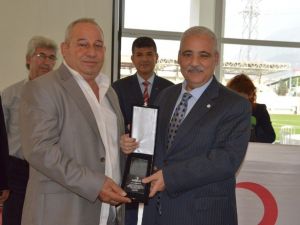 En çok kan bağışlayanlara madalya takdim edildi