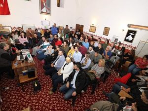 Prof. Dr. Koştumoğlu, Manisa’da fotoğraf sunumu yaptı