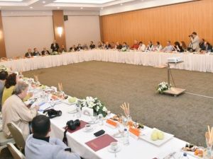 Aydın Valisi Köşger, ekonomi gazetecileriyle Kuşadası’nda buluştu