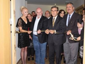 Kuşadası’nda ortaokul öğrencilerinden resim sergisi