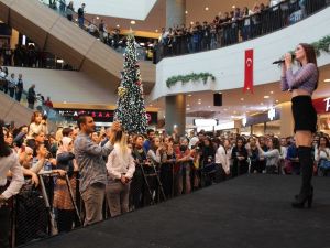 İzmir’de konser veren Elif Kaya’dan albüm müjdesi